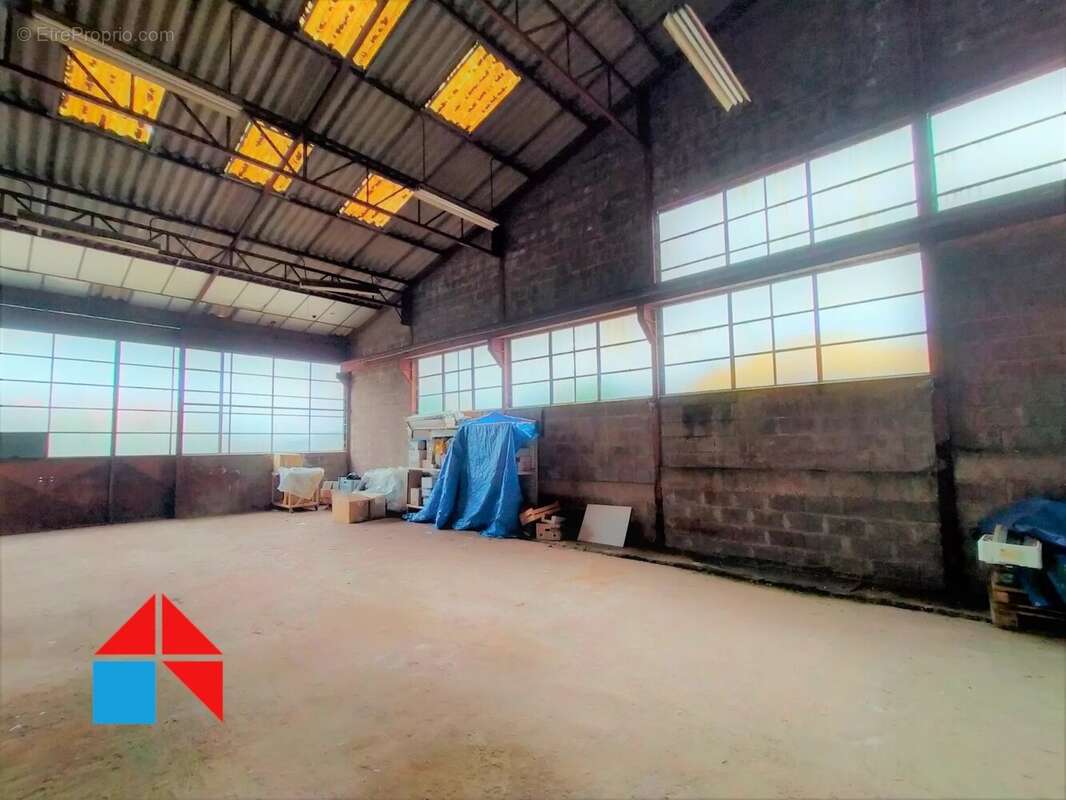 Commerce à LANEUVEVILLE-AUX-BOIS