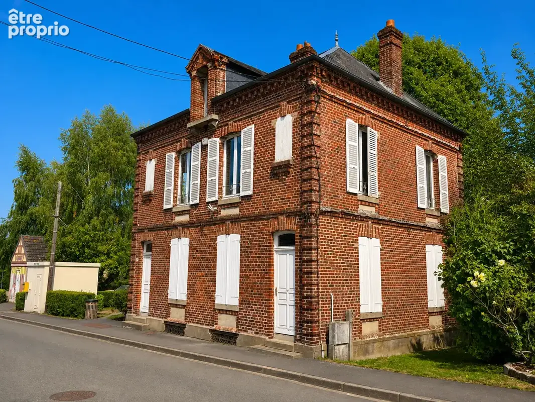 Ancien bâtiment communal à réhabiliter en maison ou plusieurs appartements ! - photo 2