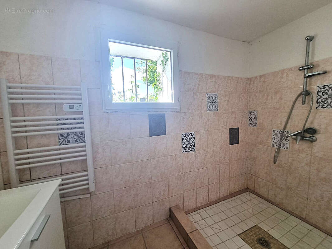 Maison à MONTAIGU-DE-QUERCY