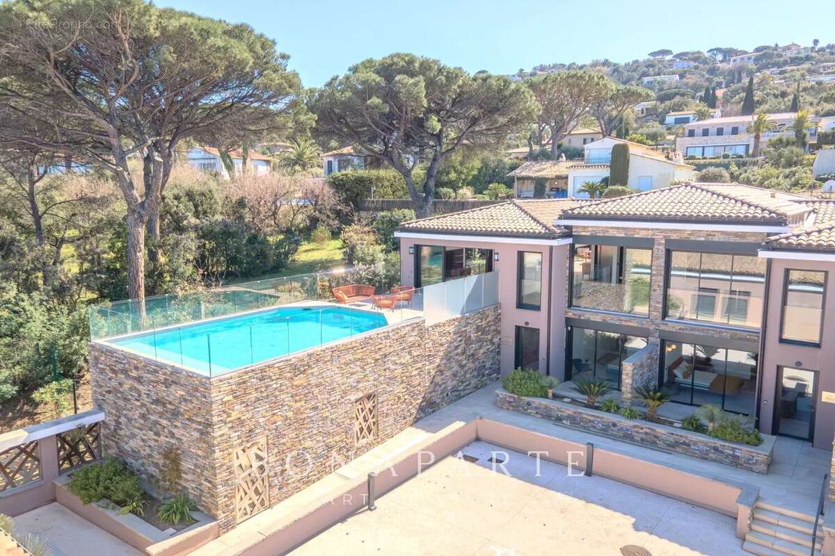 GASSIN - SAINT-TROPEZ Exclusivité : Magnifique villa-appartement en duplex avec très belle vue merUSIVITE : Magnifique "villa ap - photo 14