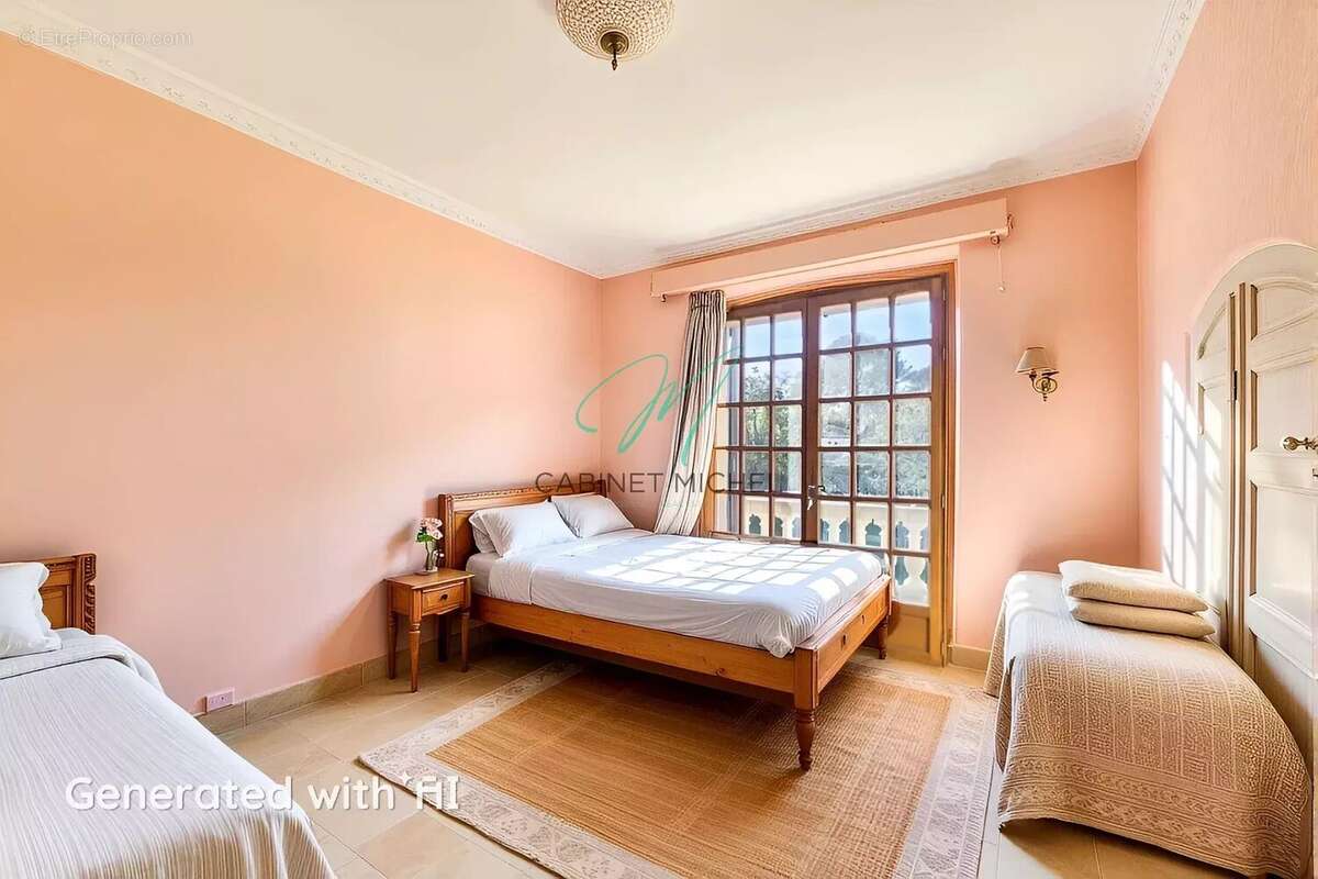 Maison à ROQUEFORT-LES-PINS