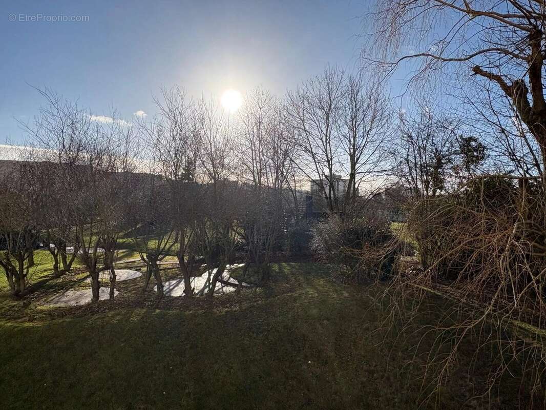 Appartement à LES CLAYES-SOUS-BOIS