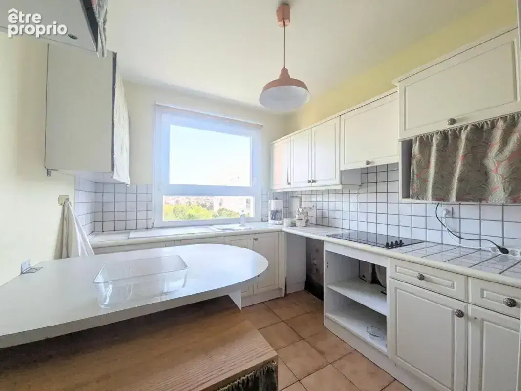 Appartement lumineux de 88 m² avec balcon, ascenseur et vue dégagée - photo 5