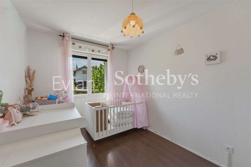 duplex apartment located on the top floor of a small residence in Lugrin - photo 8