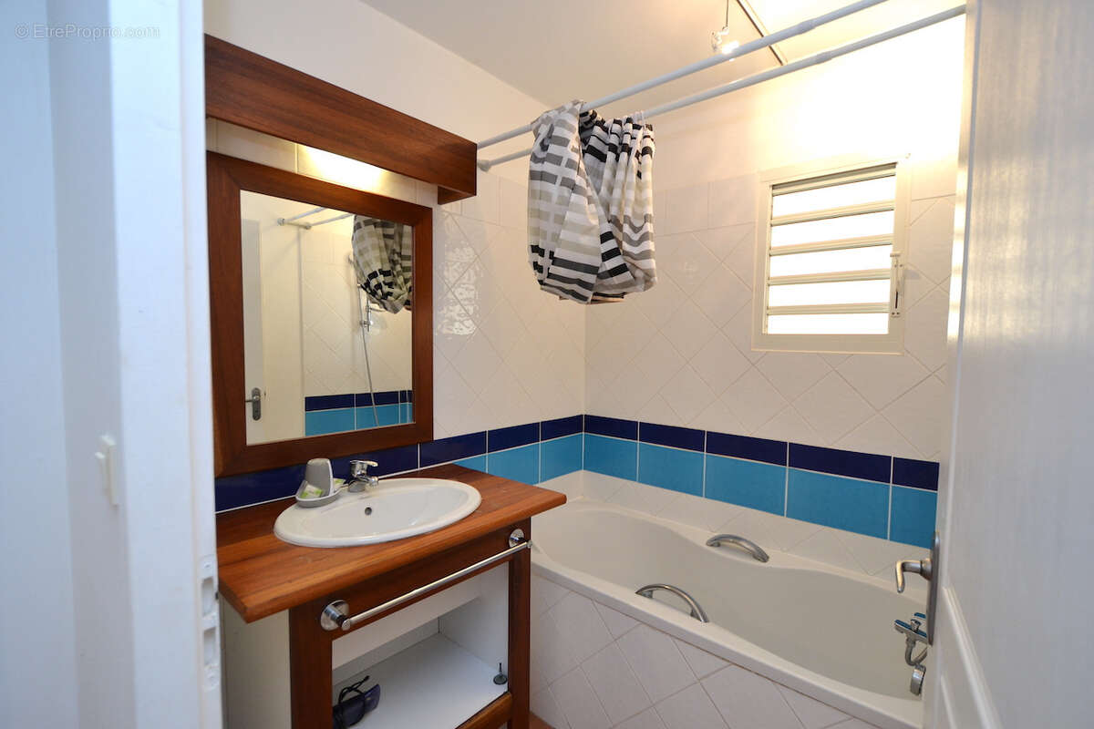 Superbe T3 duplex meublé de 85m2 à Bas du Fort - photo 9