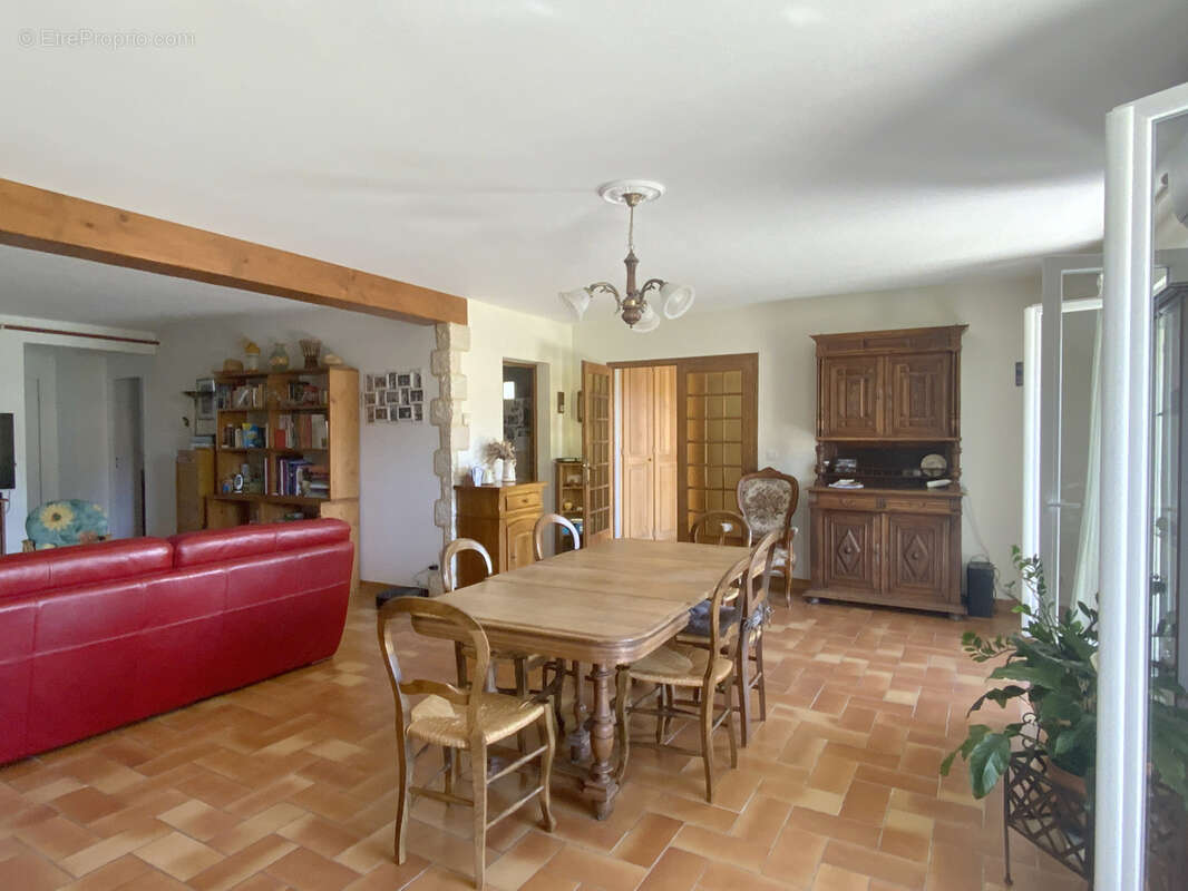 Maison de ville à pieds de tous commerces. - photo 9