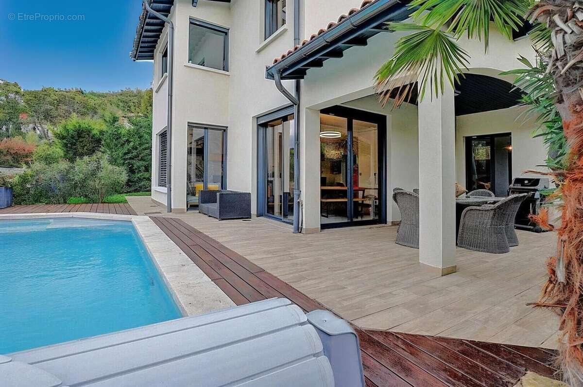 Maison à SAINT-CYR-AU-MONT-D'OR