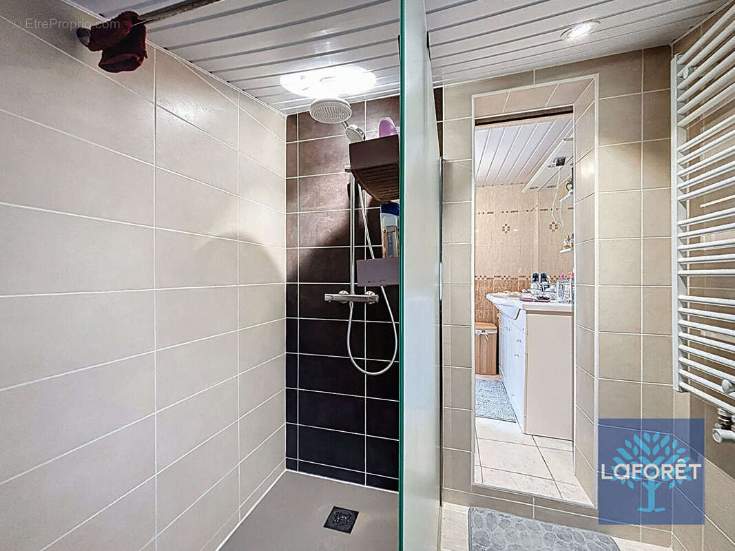 Maison à LA CHAIZE-LE-VICOMTE