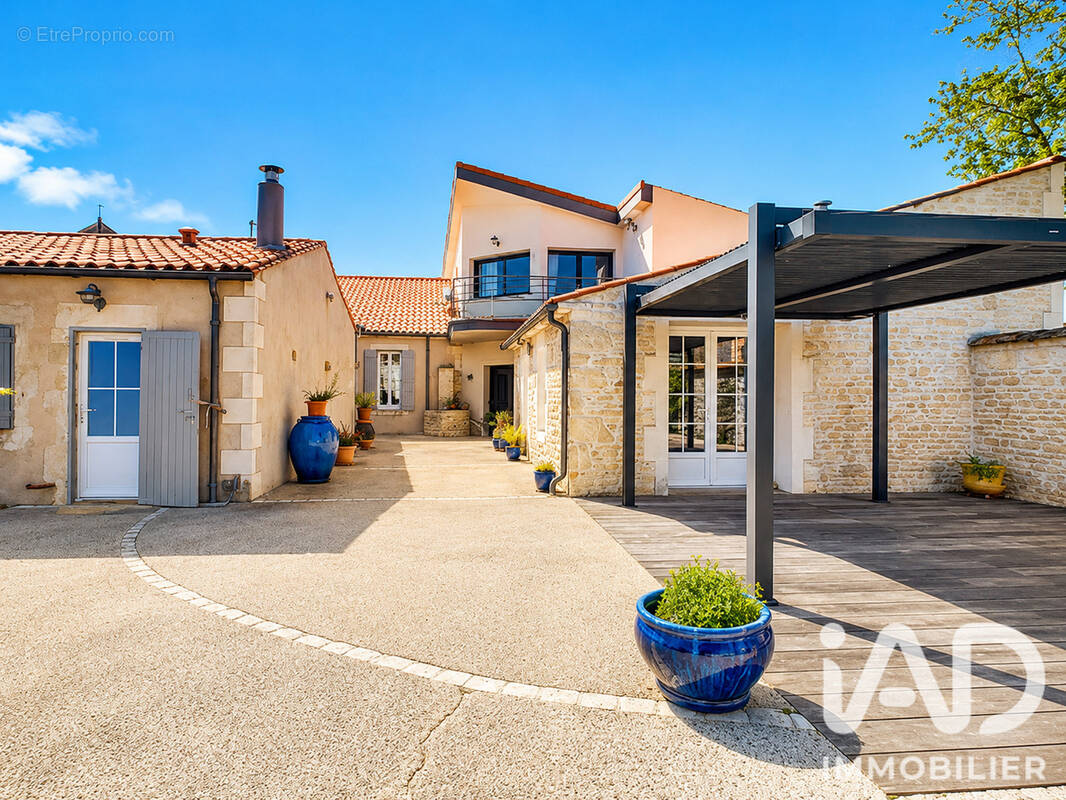 Photo 1 - Maison à LA JARRIE