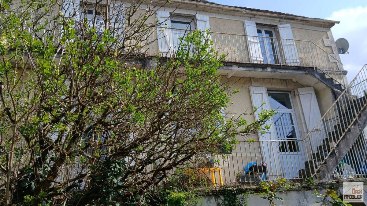 Appartement à COURGEAC