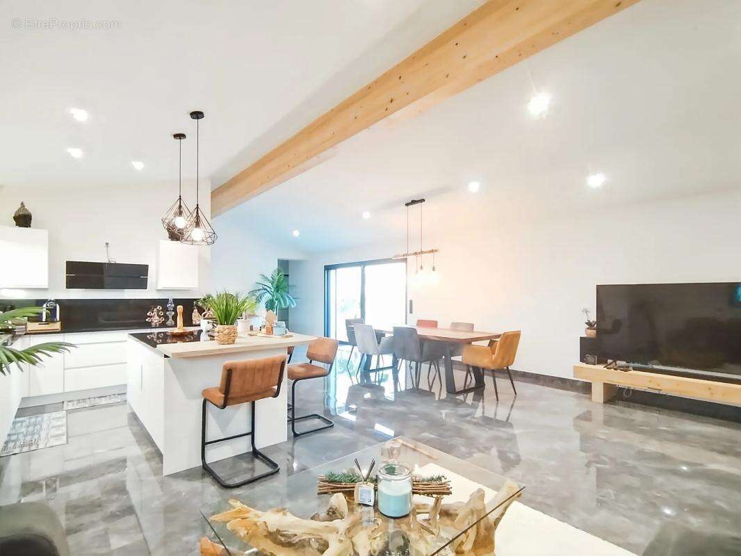 Maison à SAINT-SAUVEUR-D'AUNIS