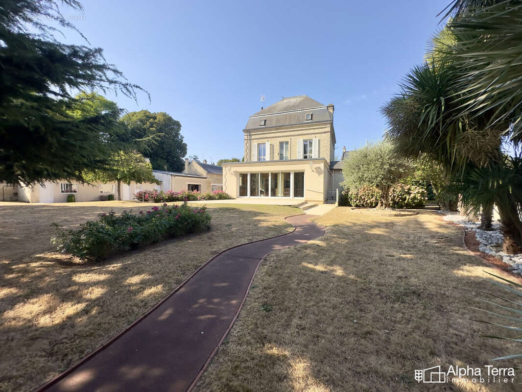 Maison 217 m² à Douvres-La-Delivrande  - photo 3