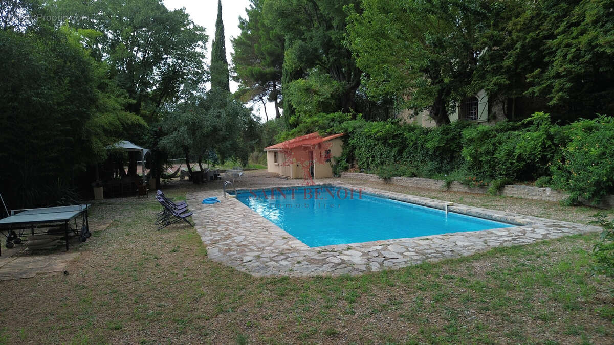 LE POUGET Propriété Agricole de 21143 m2 avec tennis et piscine et terrain de pétanque. - photo 3