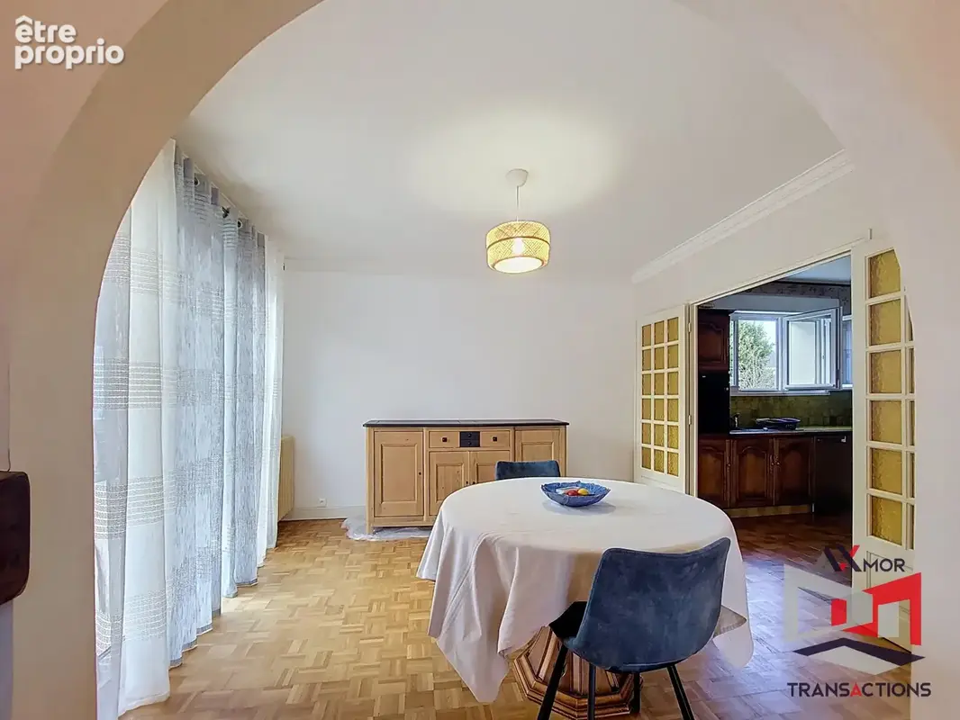 Maison familiale avec sous-sol complet et beau jardin paysagé - photo 5