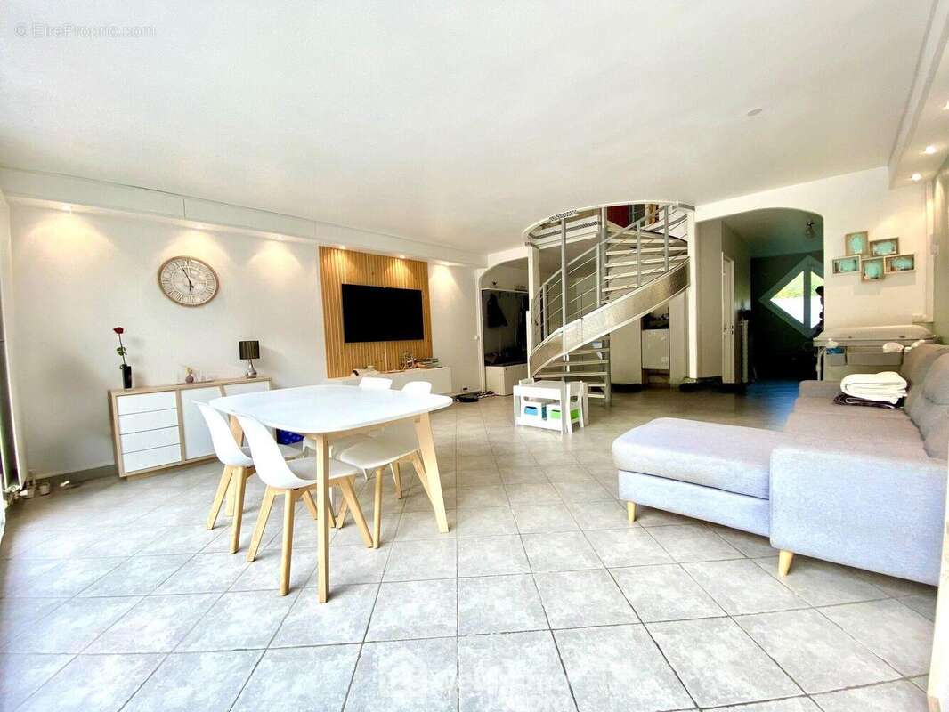 autre vue du séjour - Maison à BONDOUFLE