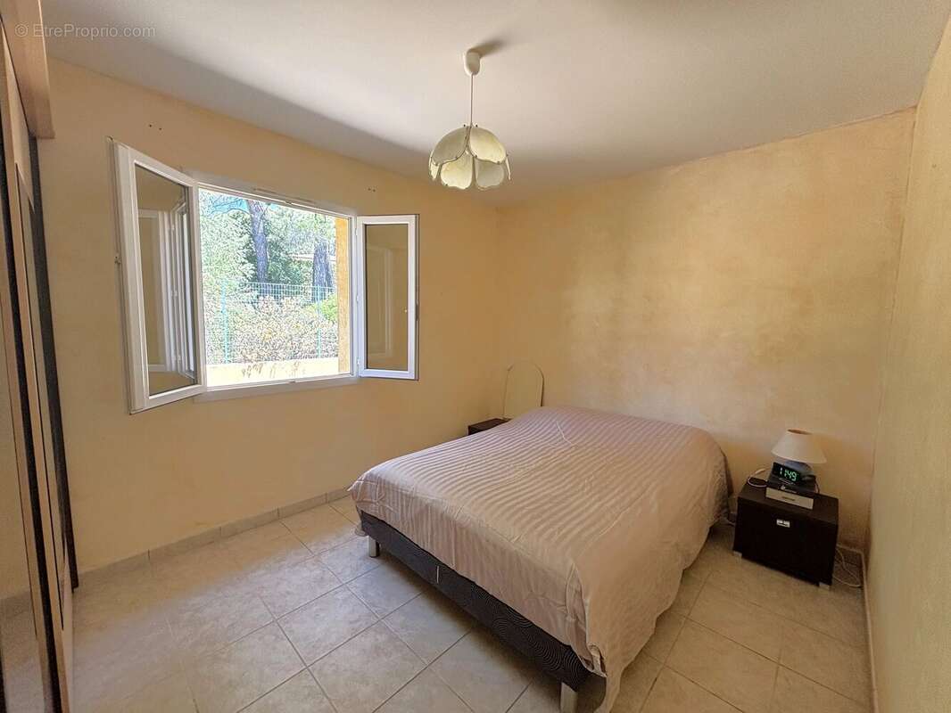 Draguignan villa plain pied t5 132 m2  3 chambres piscine garages - photo 17