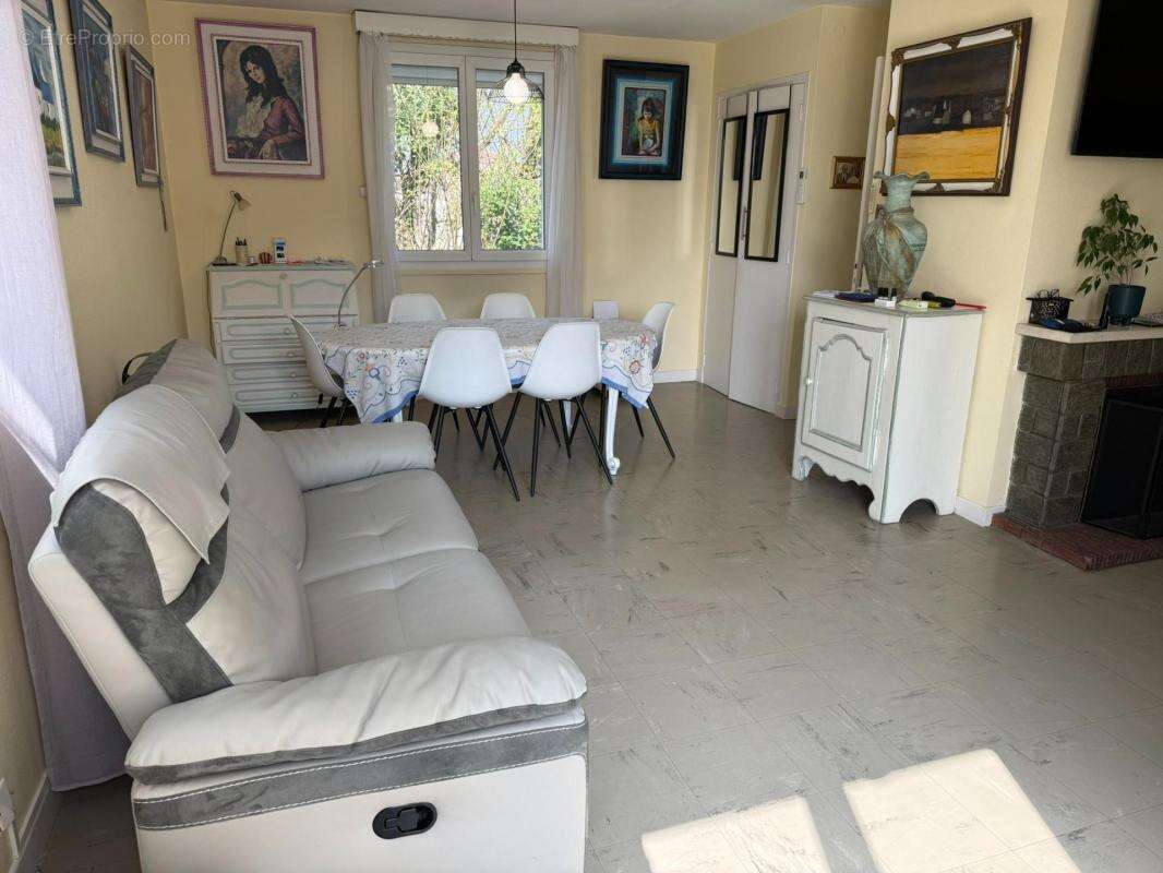 Située à Malause (82200), cette propriété bénéficie d'un emplacement privilégié, à proximité du centre-ville offrant ainsi un ac - photo 4