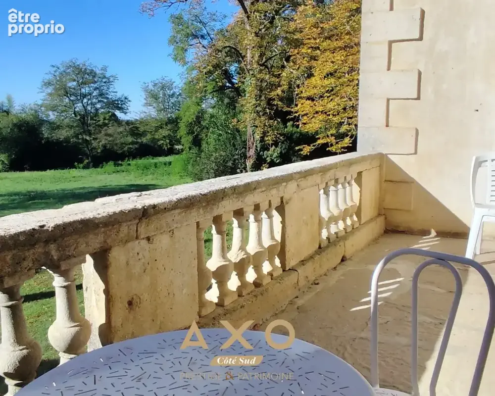 Vallabrix - appartement d'exception au sein d'un château - 7 pieces - garage - jardin - 630 000  - photo 2