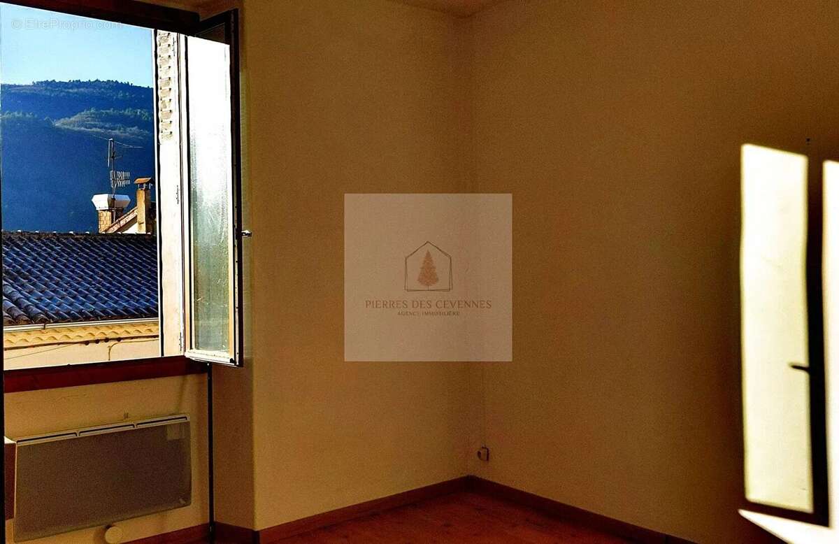 Appartement à LE COLLET-DE-DEZE