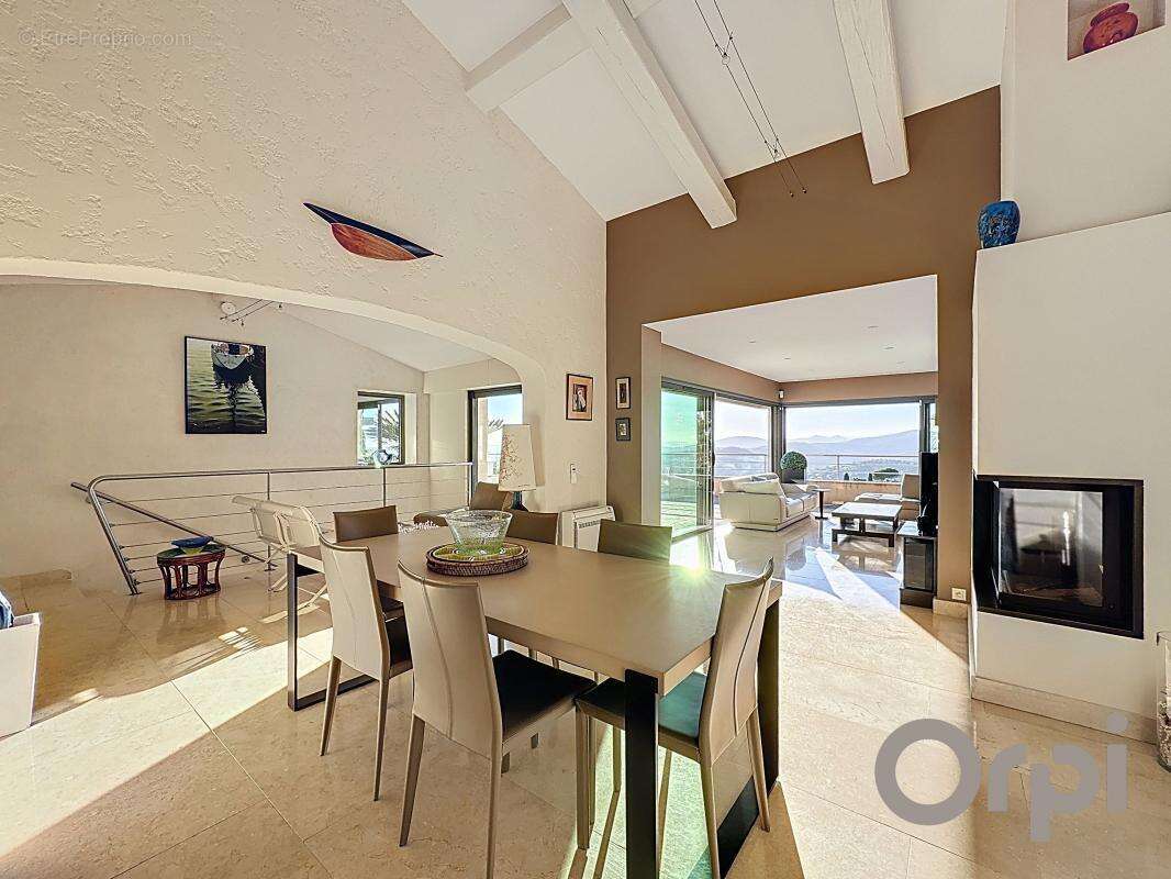 Maison à LES ISSAMBRES