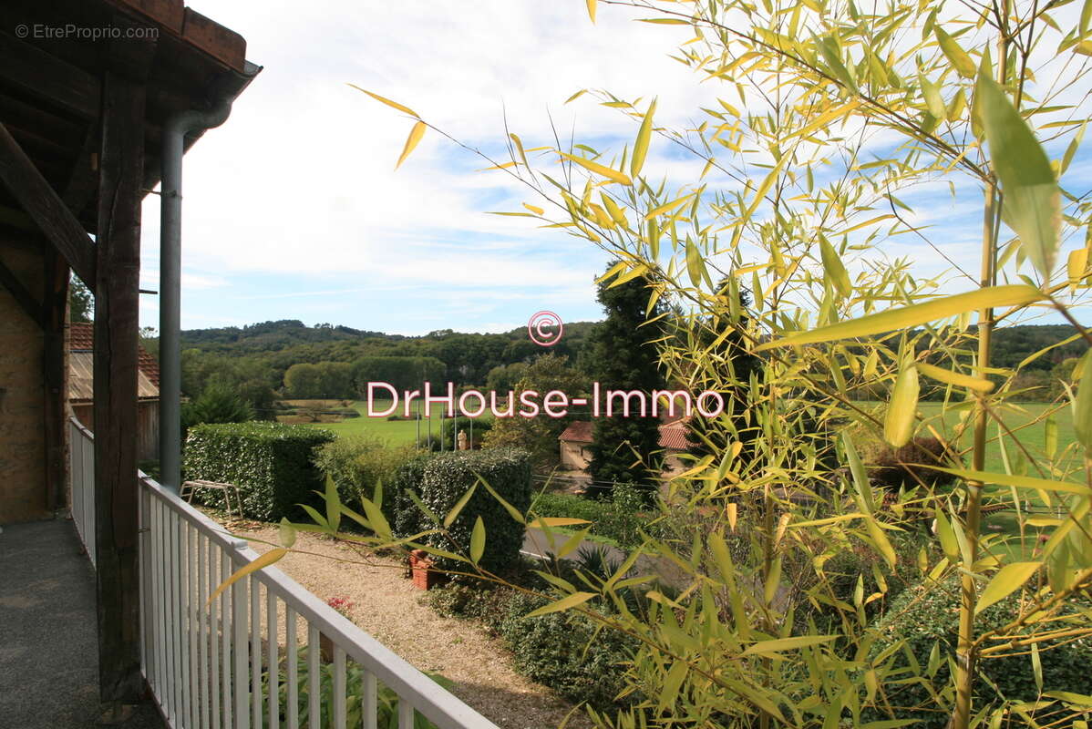 Maison à SAINT-LEON-SUR-VEZERE