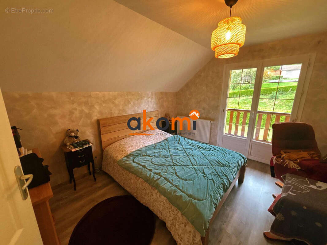 Maison à LA HOUSSIERE