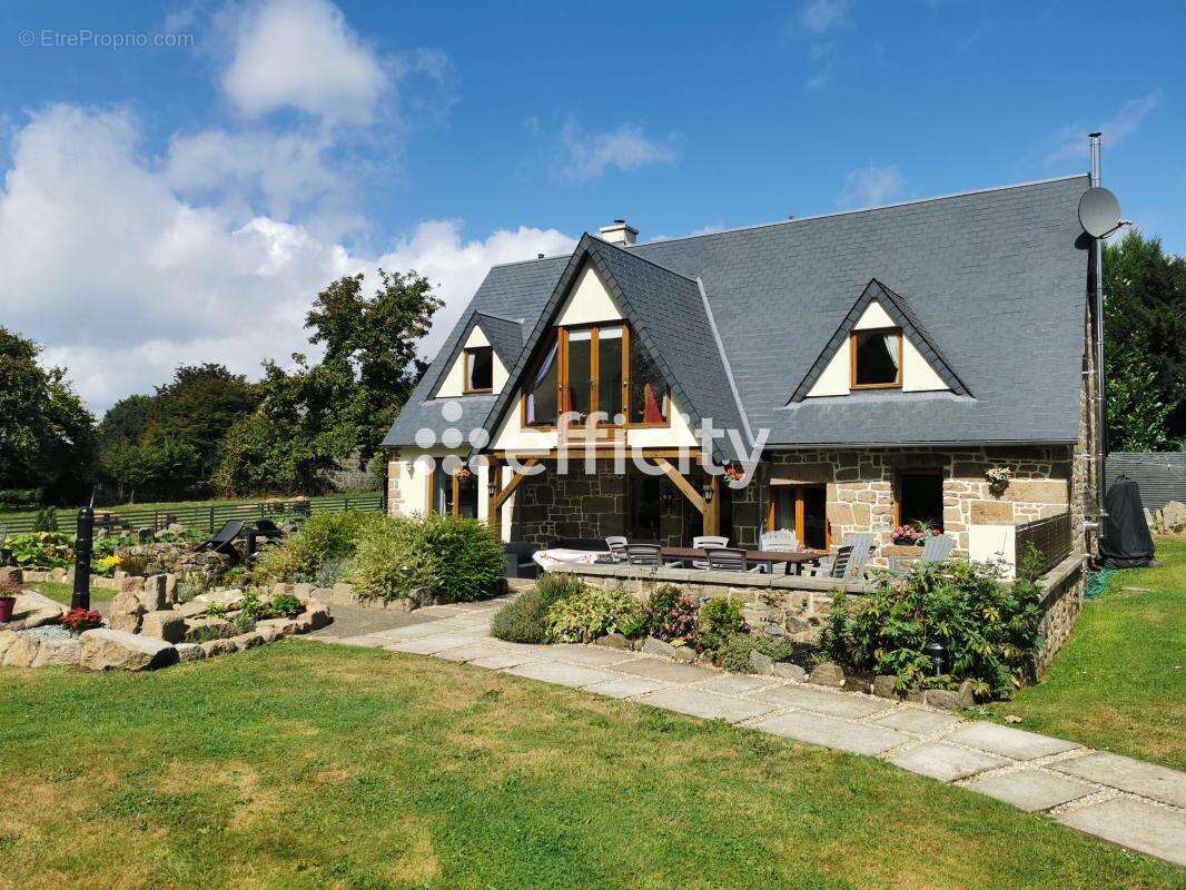 Maison à SAINT-SEVER-CALVADOS