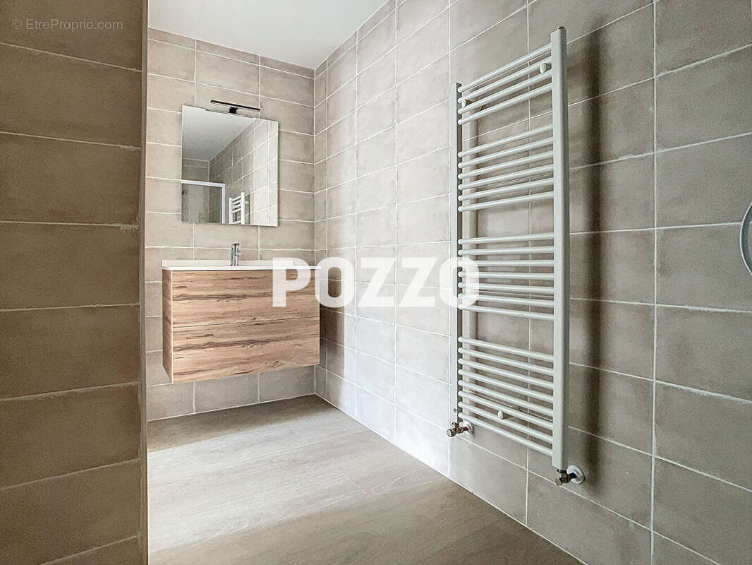 Appartement à DONVILLE-LES-BAINS