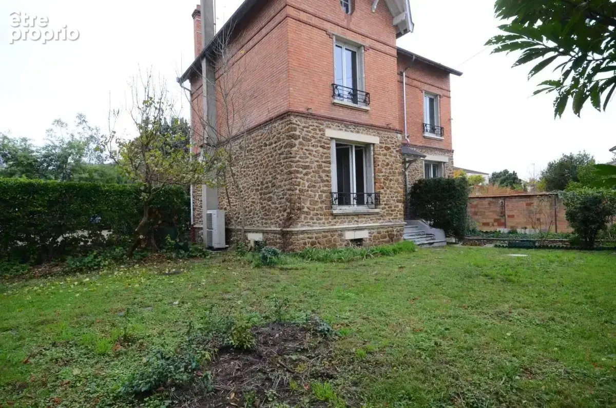 Beau potentiel - maison de caractere - - photo 2