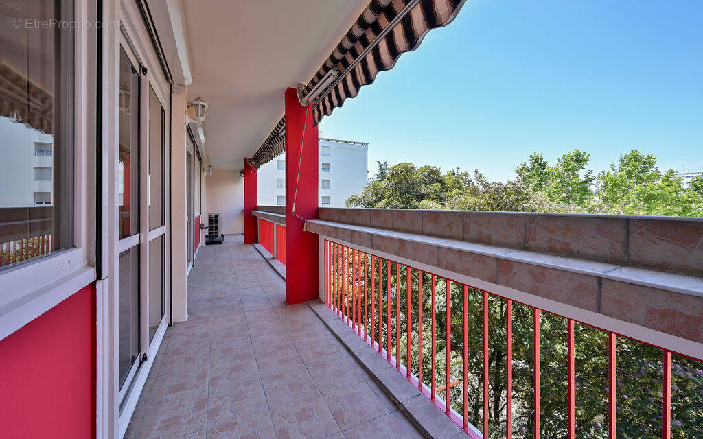 Appartement à PIERRE-BENITE