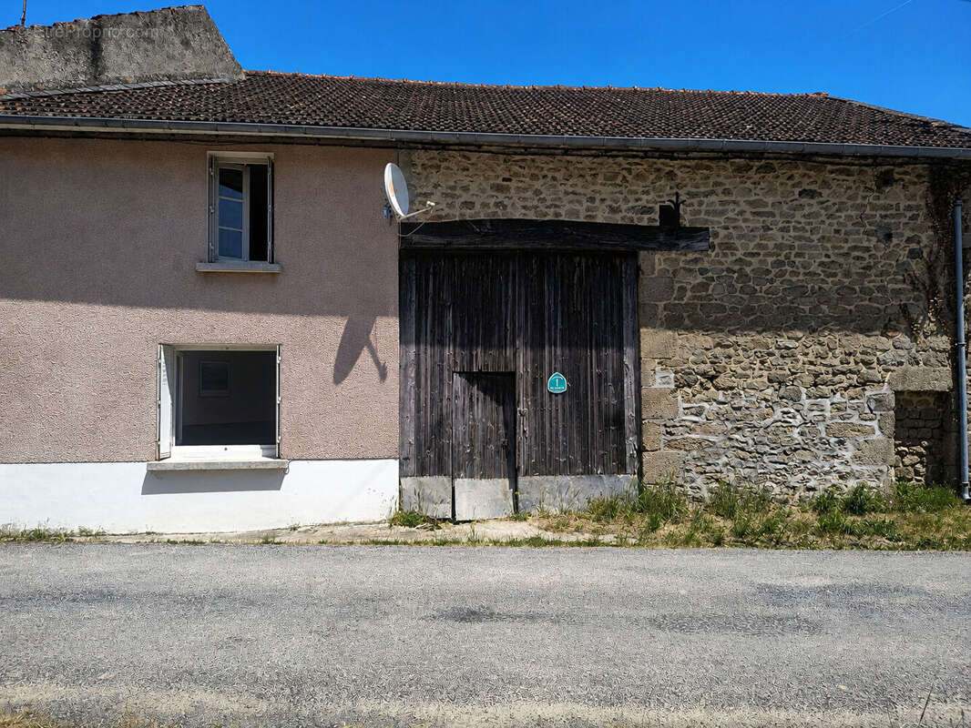 Maison à BERSAC-SUR-RIVALIER