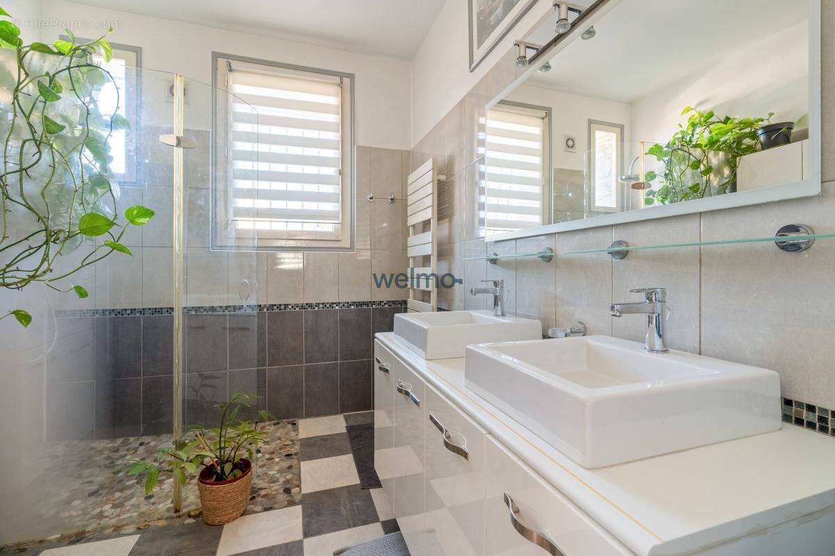 Maison à MAURECOURT