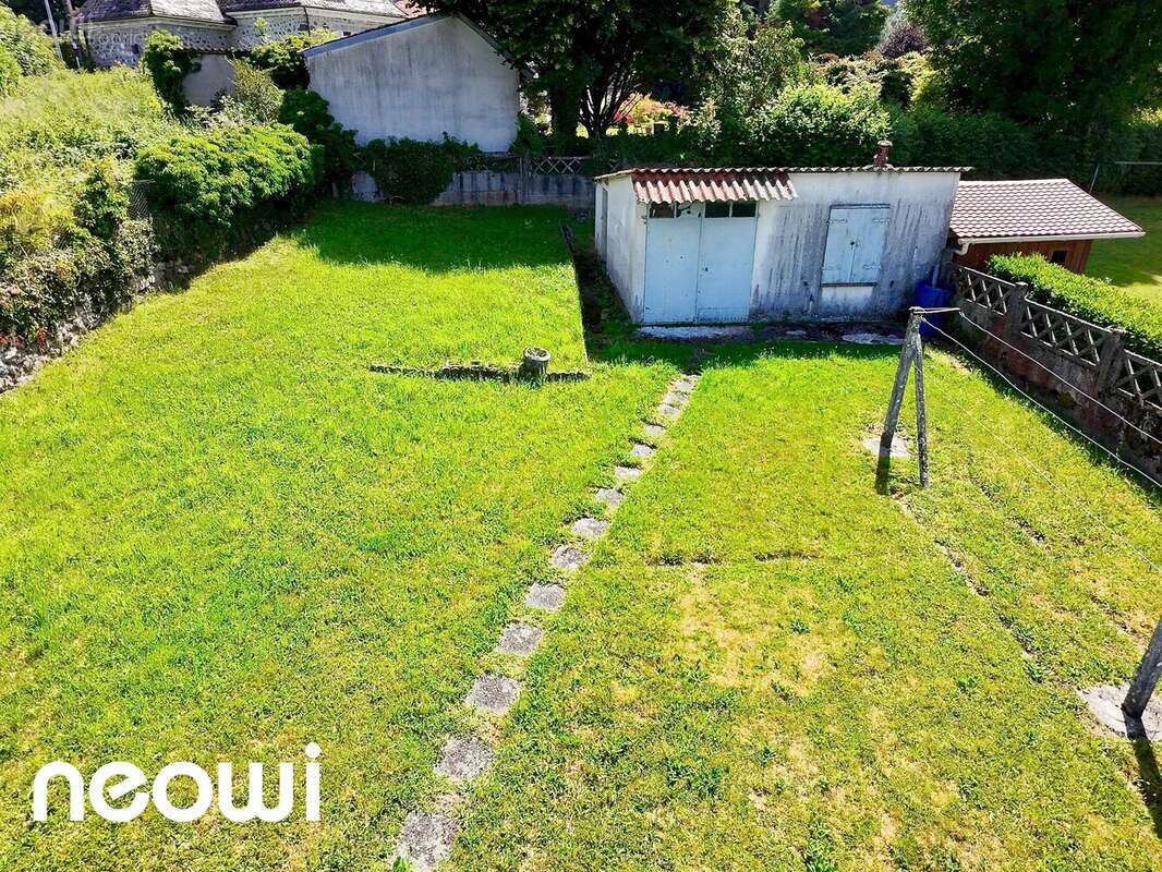 Charme de l'ancien, beaux volumes et jardin arboré au cœur de jussac ! - photo 12