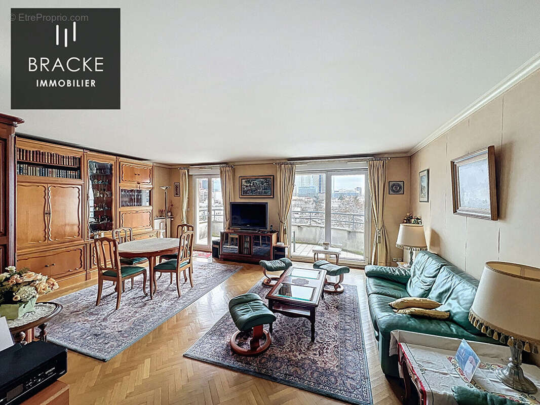 Appartement à COURBEVOIE