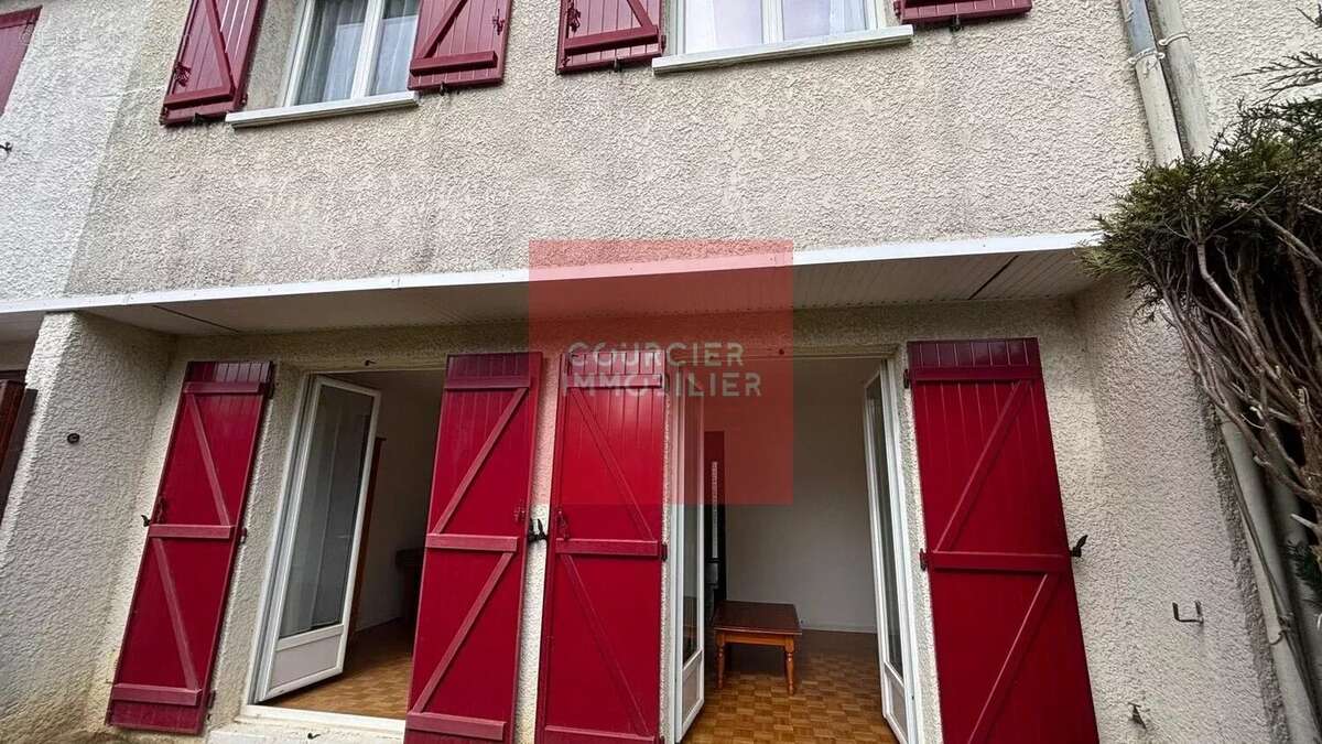 Maison à LE MESNIL-SAINT-DENIS