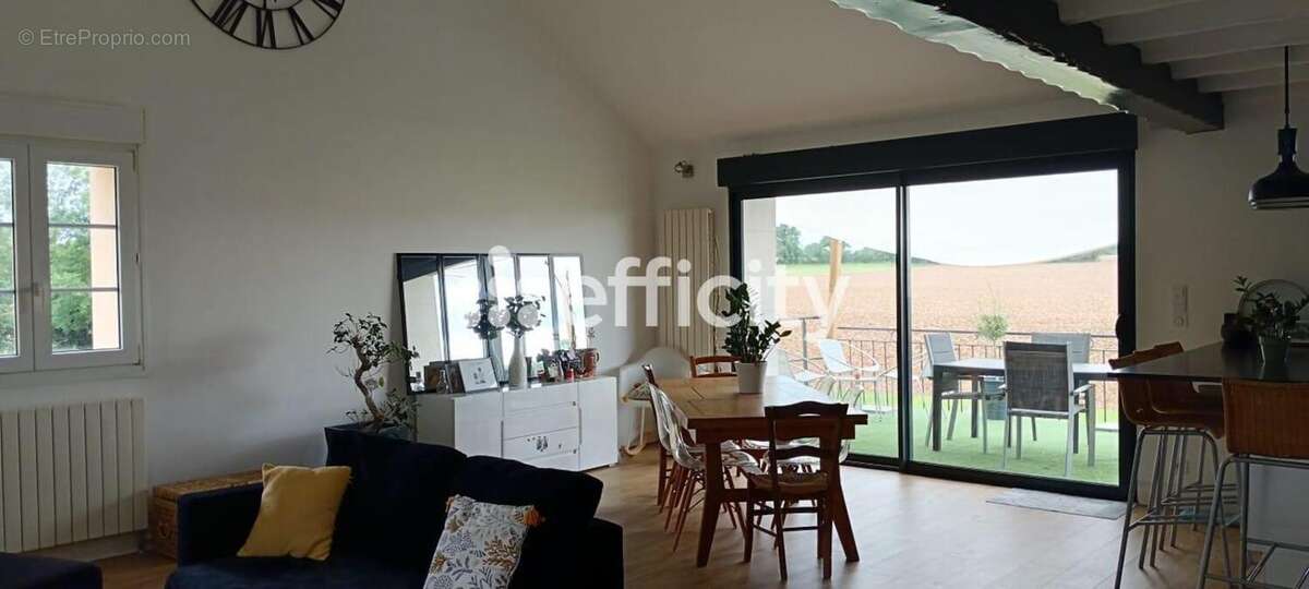 Maison 237 m² à Iteuil  - photo 6