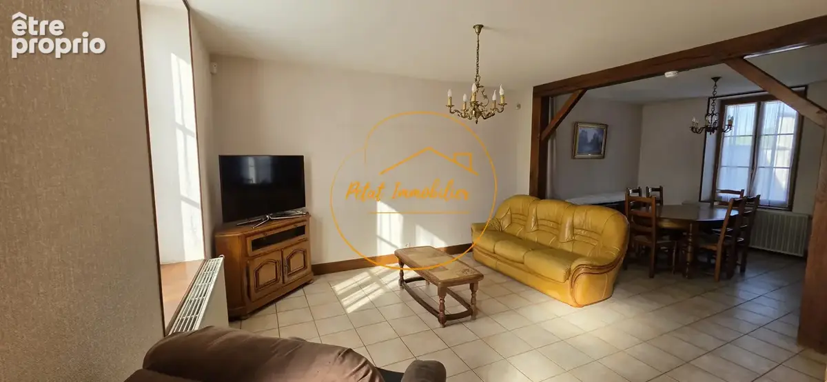 Maison familiale de 118 m2 avec dépendances, garages et beau potentiel - photo 2