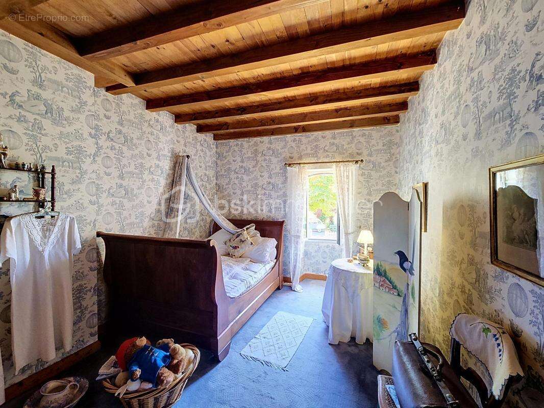 Du cachet et du charme pour cette confortable maison de 181m2. sur 1.1 hectare de terrain - photo 19