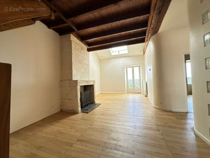 Immeuble de charme – Centre-ville d’Angoulême – Idéal résidence + investissement - photo 10