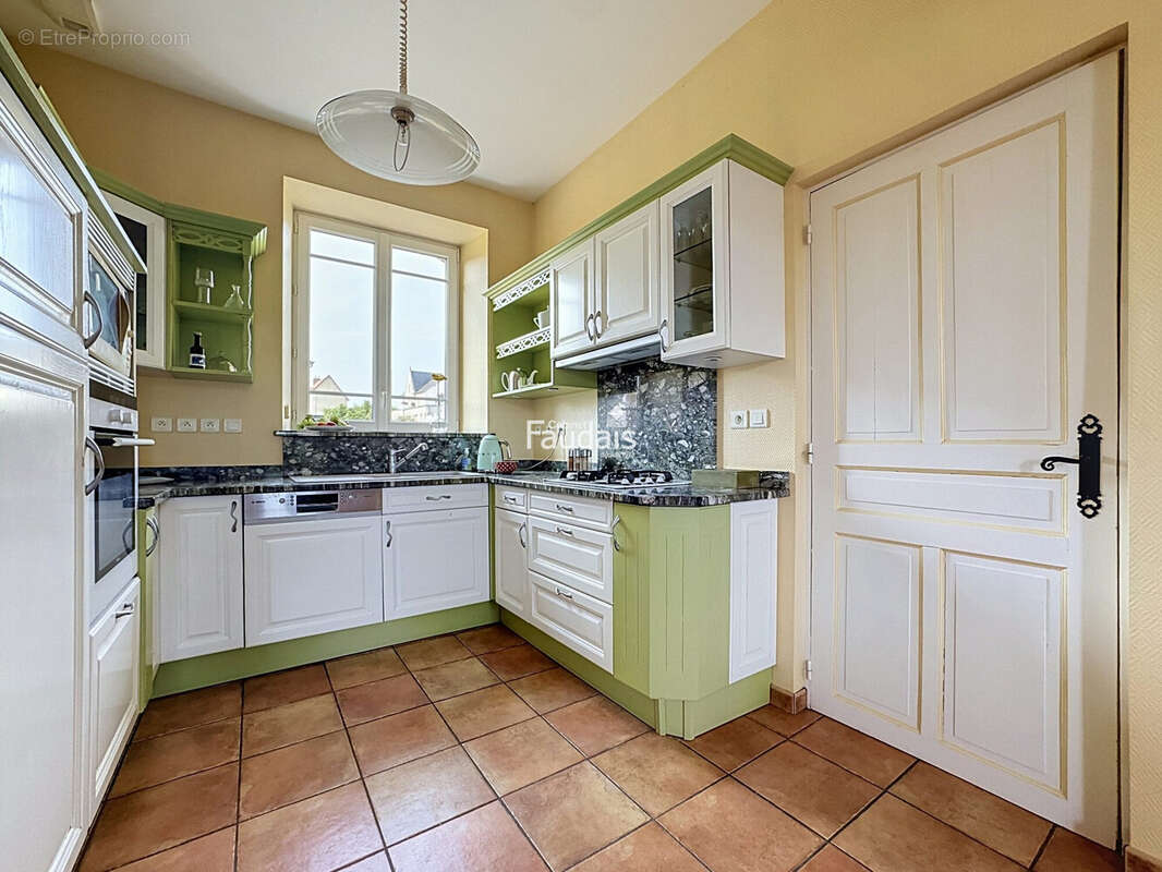 Maison 183 m² à Saint-Lo  - photo 7