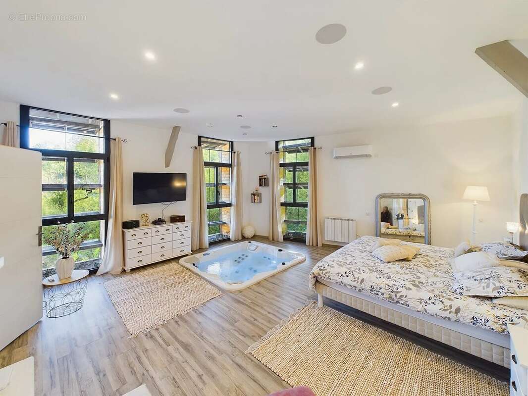 Superbe rénovation pour cette maison en pierre avec potentiel de revenus près de Beynac - photo 7