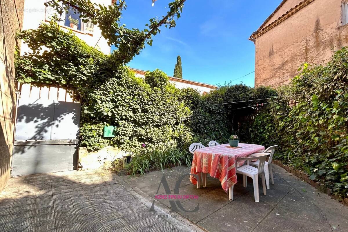 Maison à SAINTE-ANASTASIE-SUR-ISSOLE