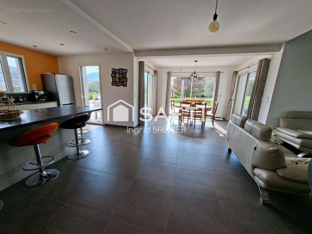 Photo 3 - Maison à SAINT-PIERRE-DE-CURTILLE