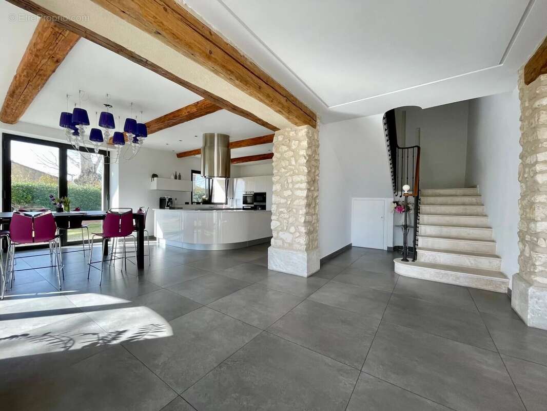 Maison à L&#039;ISLE-SUR-LA-SORGUE