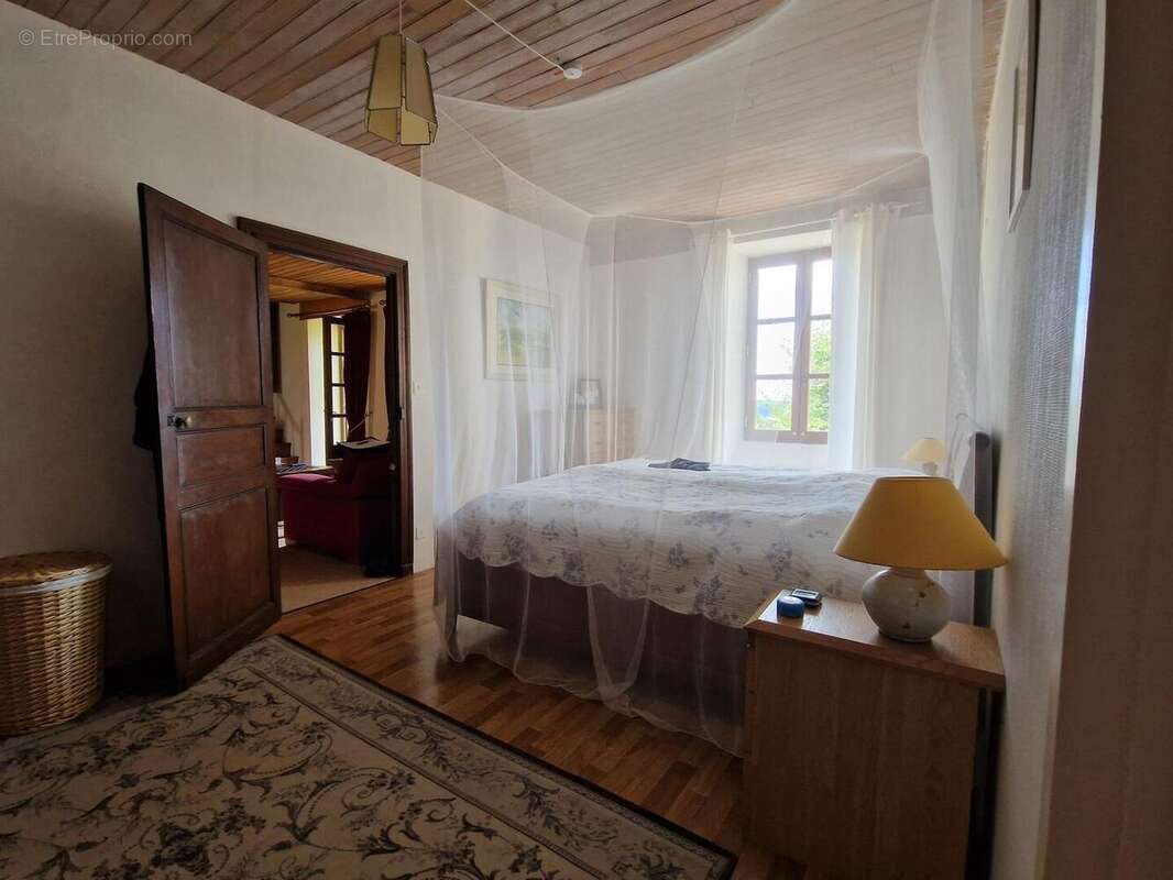 Chambre 1 - Maison à COUX-ET-BIGAROQUE