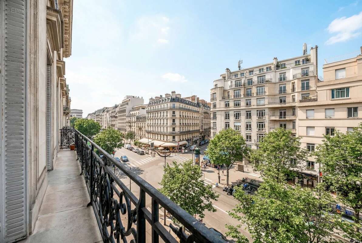 Appartement à PARIS-8E
