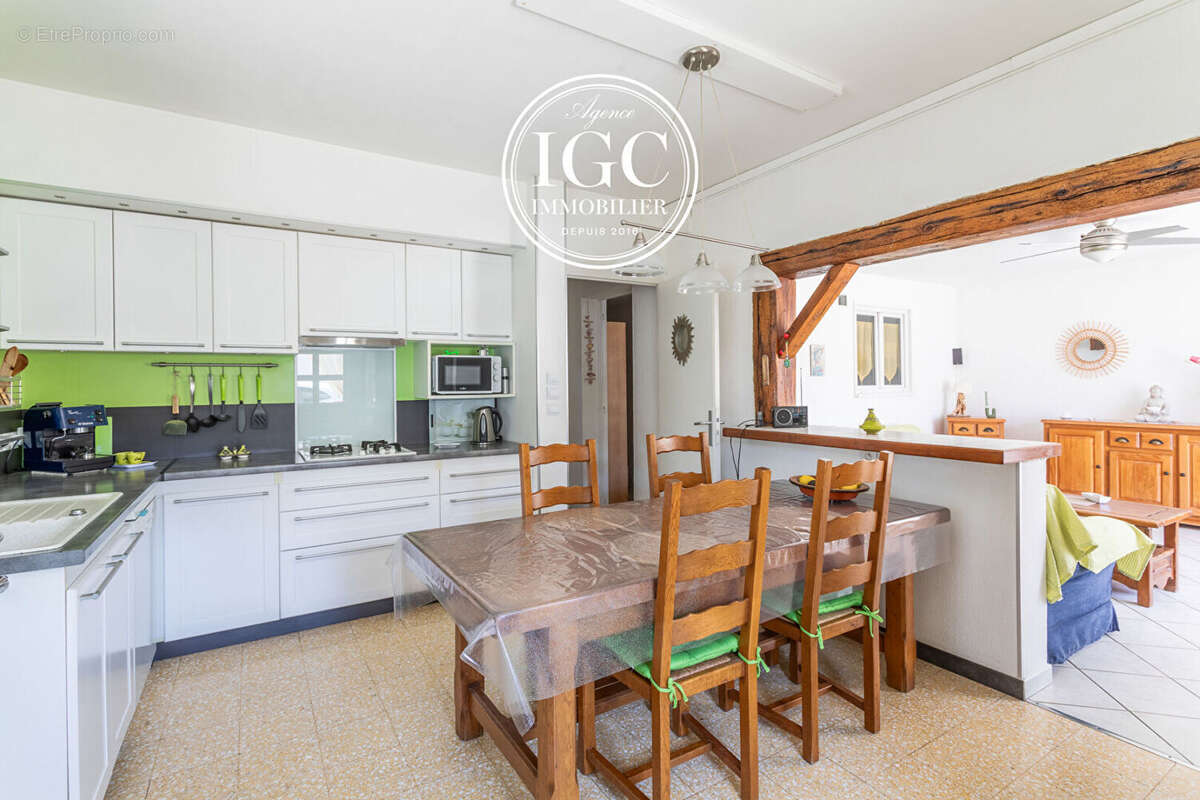 Maison à CHATEAUNEUF-LES-MARTIGUES