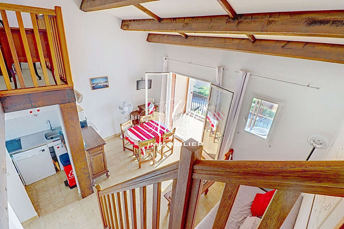 Appartement à ROQUEBRUNE-SUR-ARGENS