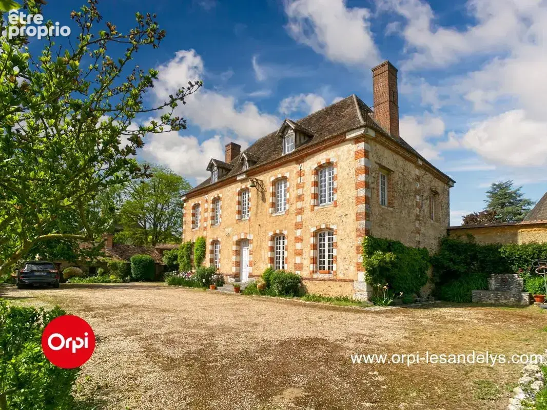 Maison bourgeoise - 5 chambres - 268 m² - Terrain 6000m² - photo 1