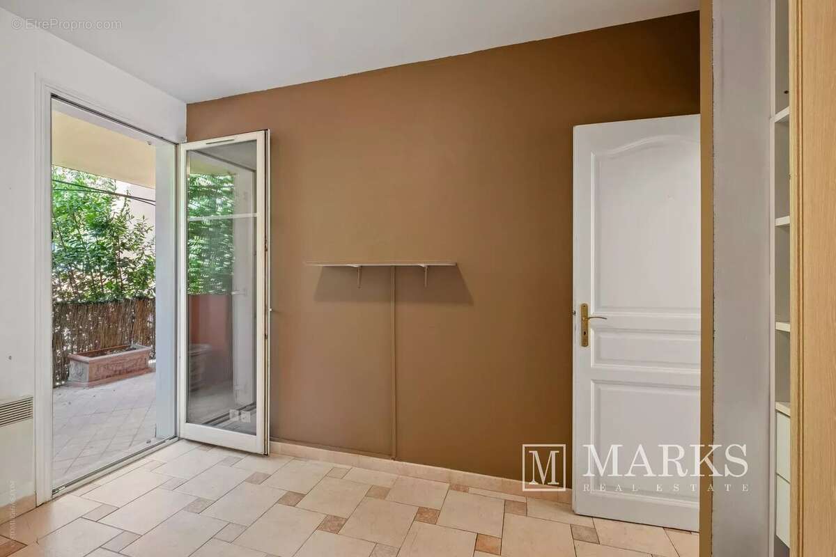 Appartement de 2 chambres avec terrasse, jardin et garage - photo 12